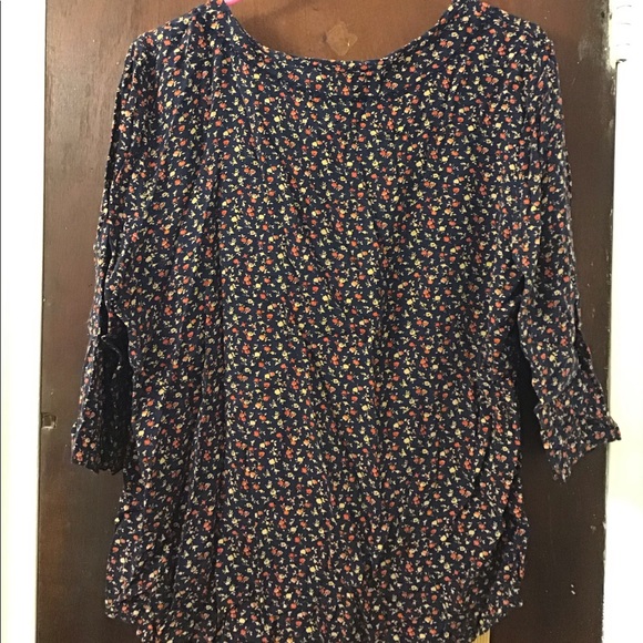 Faded Flory Floral Blouse 👚 - Picture 3 of 3